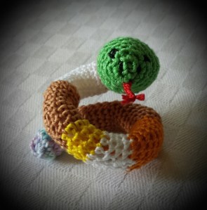 häkeltier-mobile-schlange